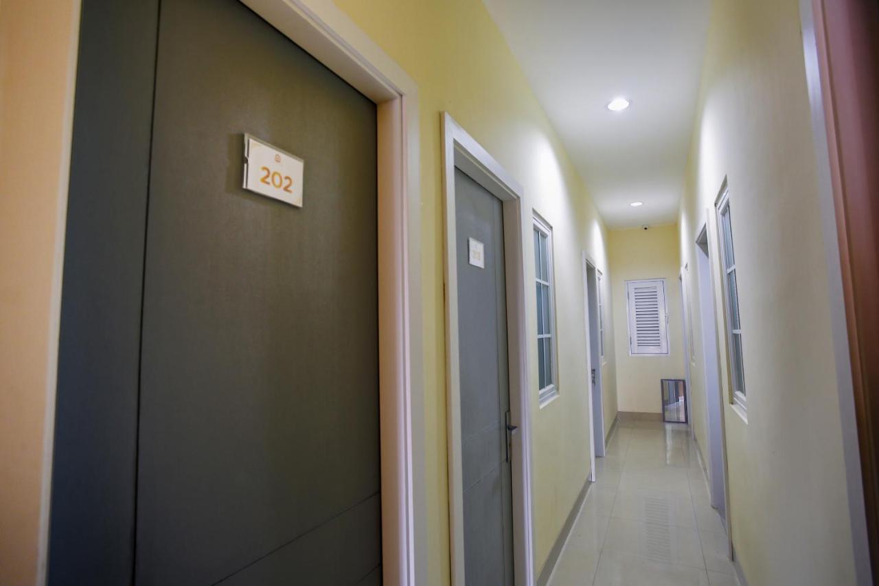 Super Oyo 3109 Point Inn Jakarta Exterior photo